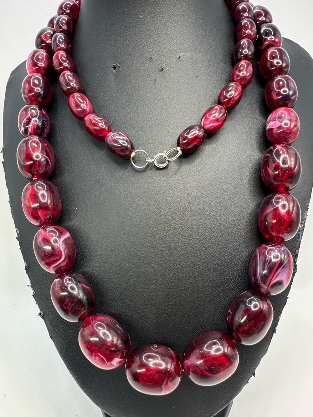 Vintage Swirled Cranberry Lucite Graduated Necklace 36” - Picture 9 of 9